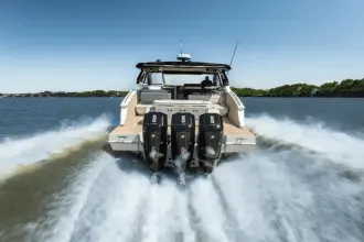 Thumbnail von Cruisers Yachts 50 GLS OB