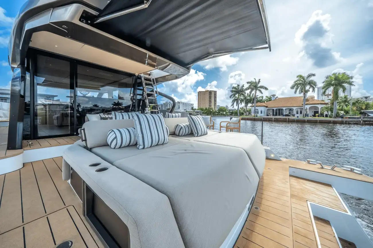 Thumbnail von Azimut Seadeck 6