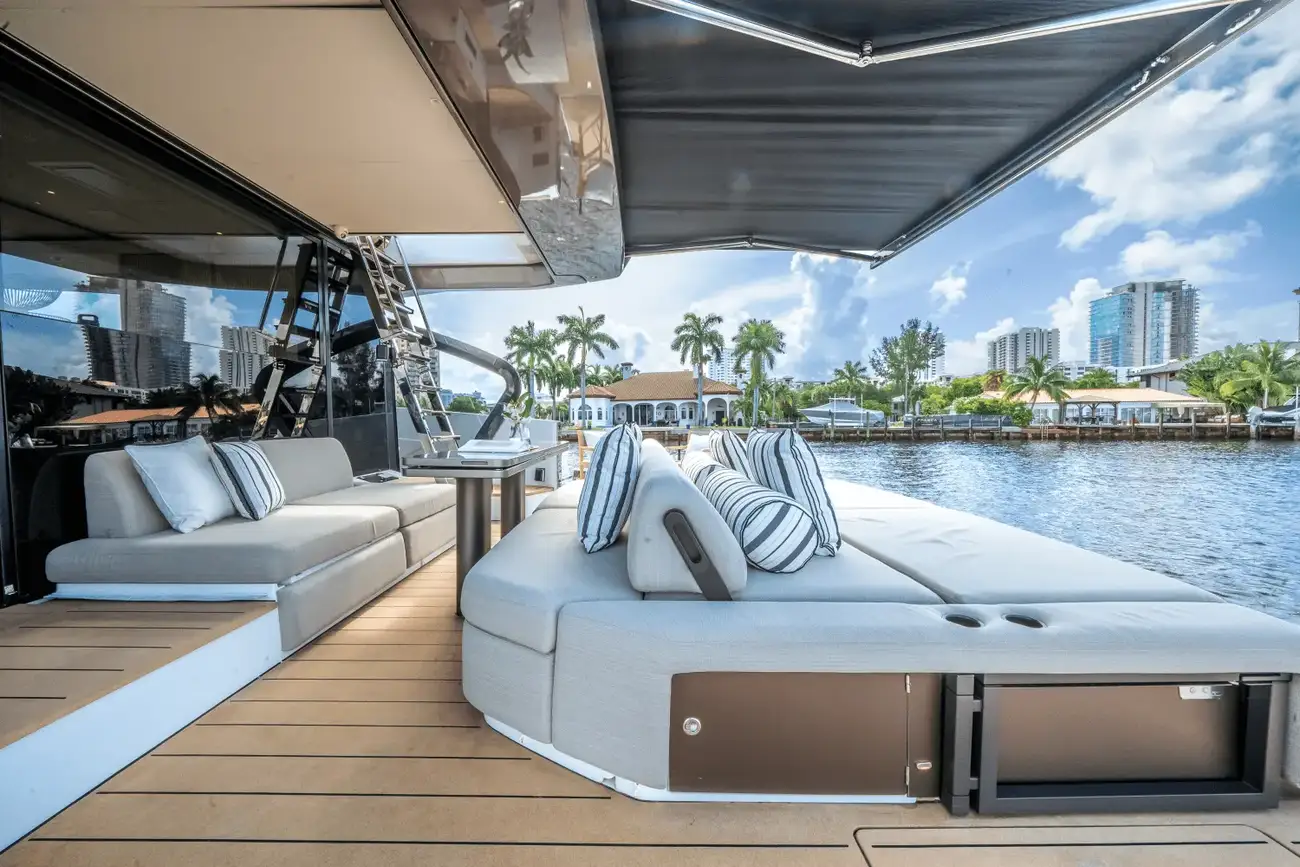 Thumbnail von Azimut Seadeck 6