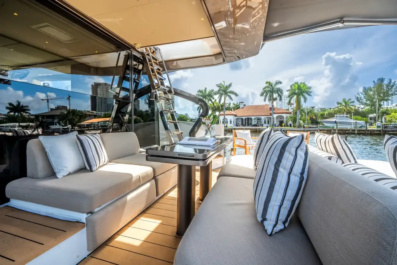 Thumbnail von Azimut Seadeck 6