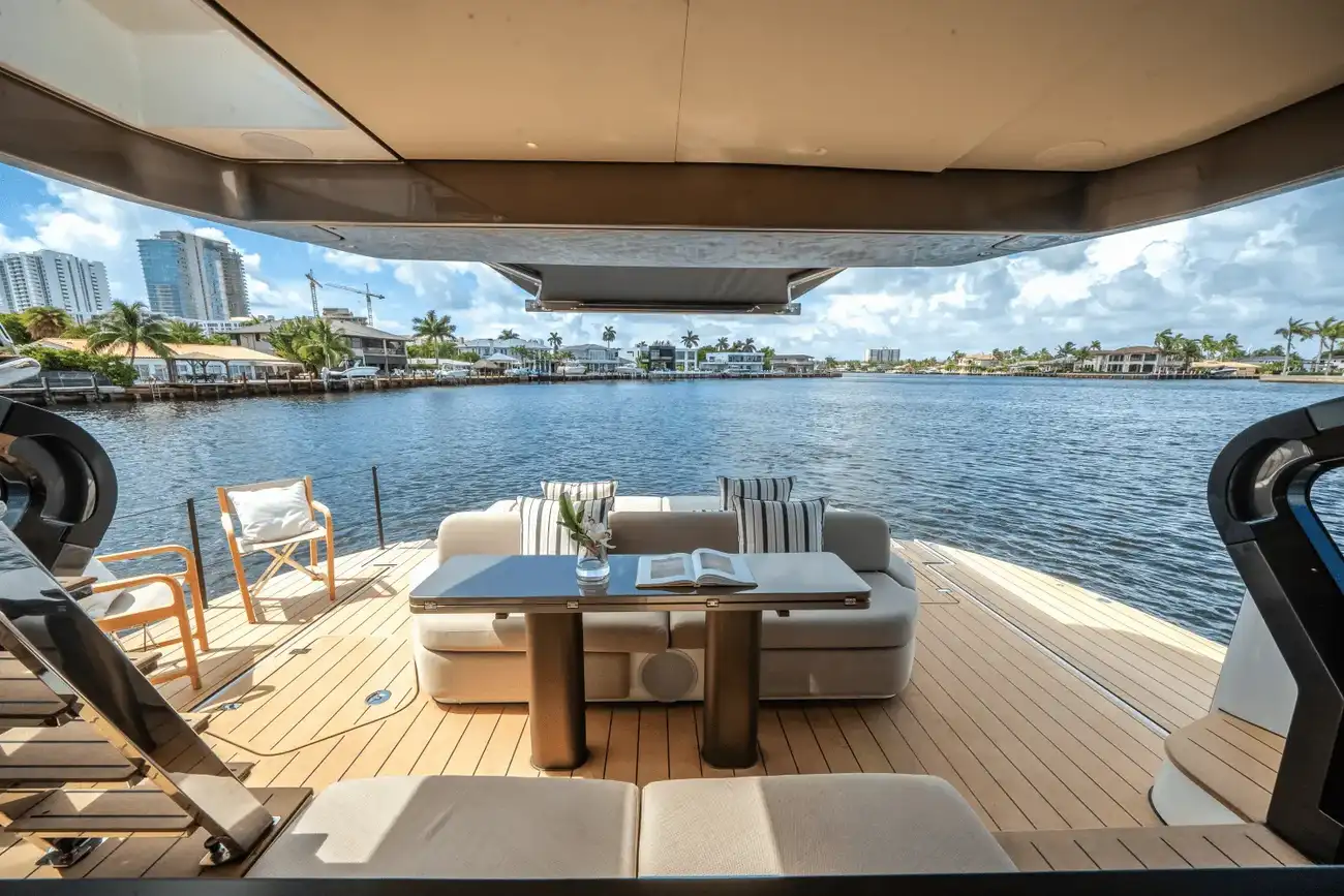 Thumbnail von Azimut Seadeck 6