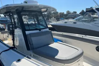 Thumbnail von Boston Whaler 330 Outrage