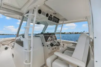 Thumbnail von Boston Whaler 380 Outrage