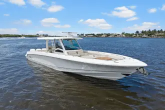 Thumbnail von Boston Whaler 380 Outrage