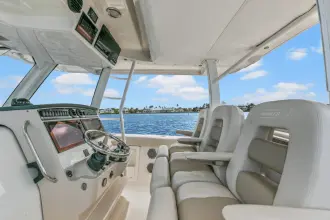 Thumbnail von Boston Whaler 380 Outrage