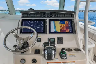 Thumbnail von Boston Whaler 380 Outrage