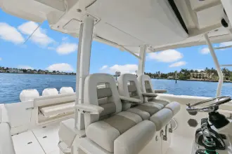 Thumbnail von Boston Whaler 380 Outrage