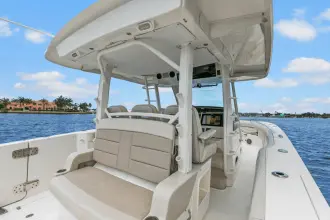 Thumbnail von Boston Whaler 380 Outrage