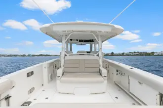 Thumbnail von Boston Whaler 380 Outrage