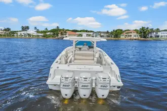 Thumbnail von Boston Whaler 380 Outrage