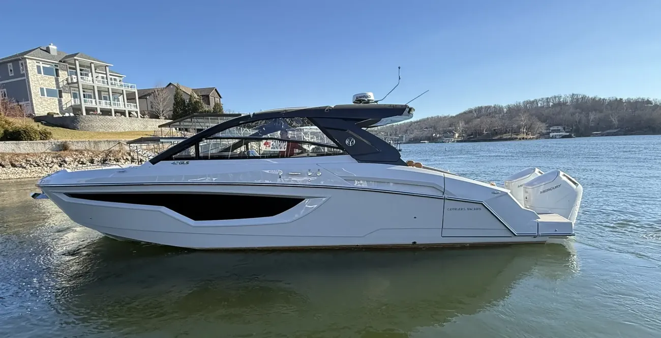 Cruisers Yachts 42 GLS OB