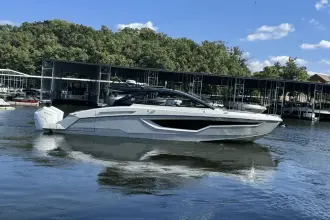 Thumbnail von Cruisers Yachts 42 GLS OB