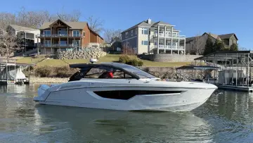 Thumbnail von Cruisers Yachts 42 GLS OB