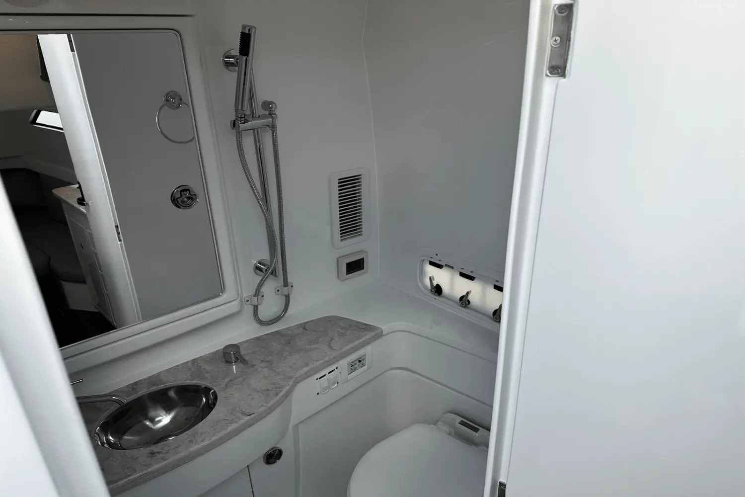 Thumbnail von Intrepid 41 Panacea