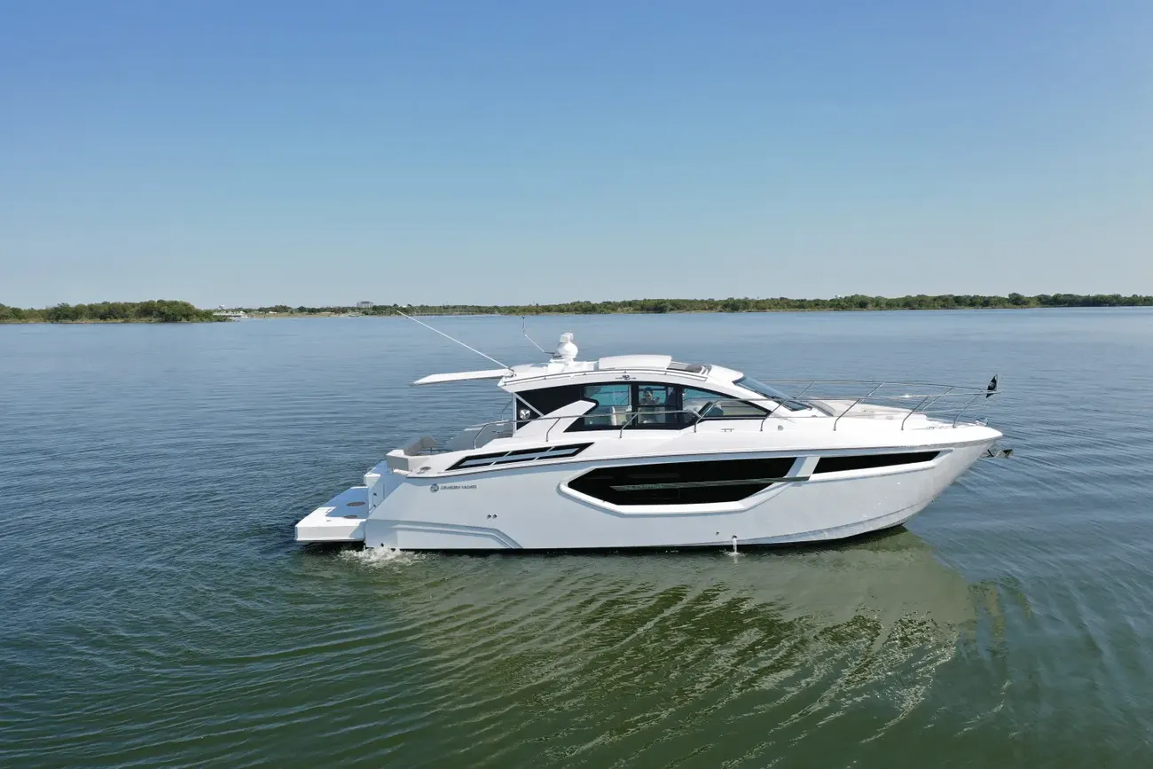 Cruisers Yachts 42 Cantius