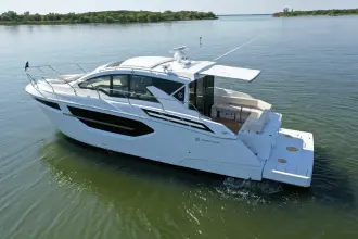 Thumbnail von Cruisers Yachts 42 Cantius