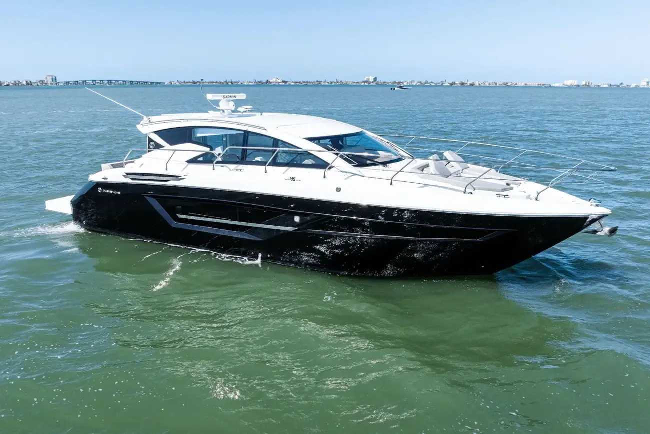 Cruisers Yachts 46 Cantius
