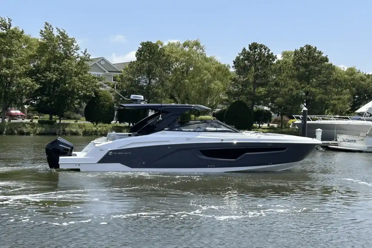 Cruisers Yachts 34 GLS OB