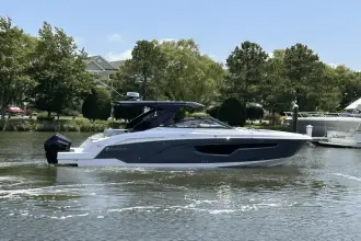 Cruisers Yachts 34 GLS OB