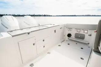 Thumbnail von Boston Whaler 330 Vantage