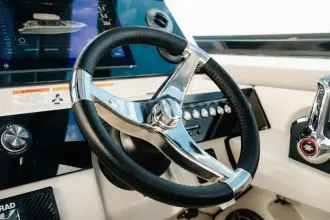 Thumbnail von Boston Whaler 330 Vantage