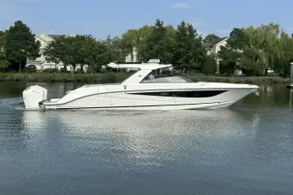 Sea Ray SLX 400 Outboard