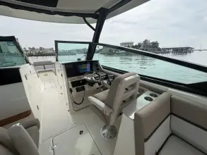 Thumbnail von Boston Whaler 330 Vantage