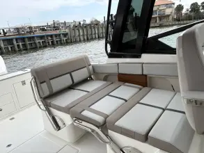 Thumbnail von Boston Whaler 330 Vantage