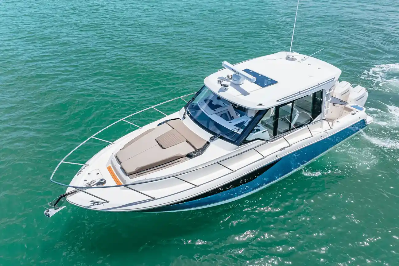 Thumbnail von Boston Whaler 360 Outrage