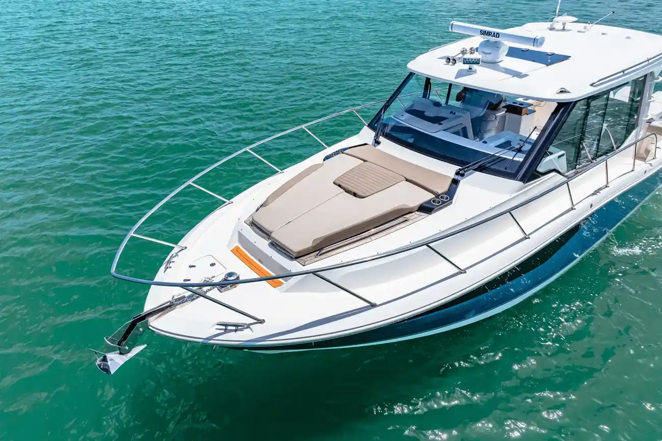 Thumbnail von Boston Whaler 360 Outrage