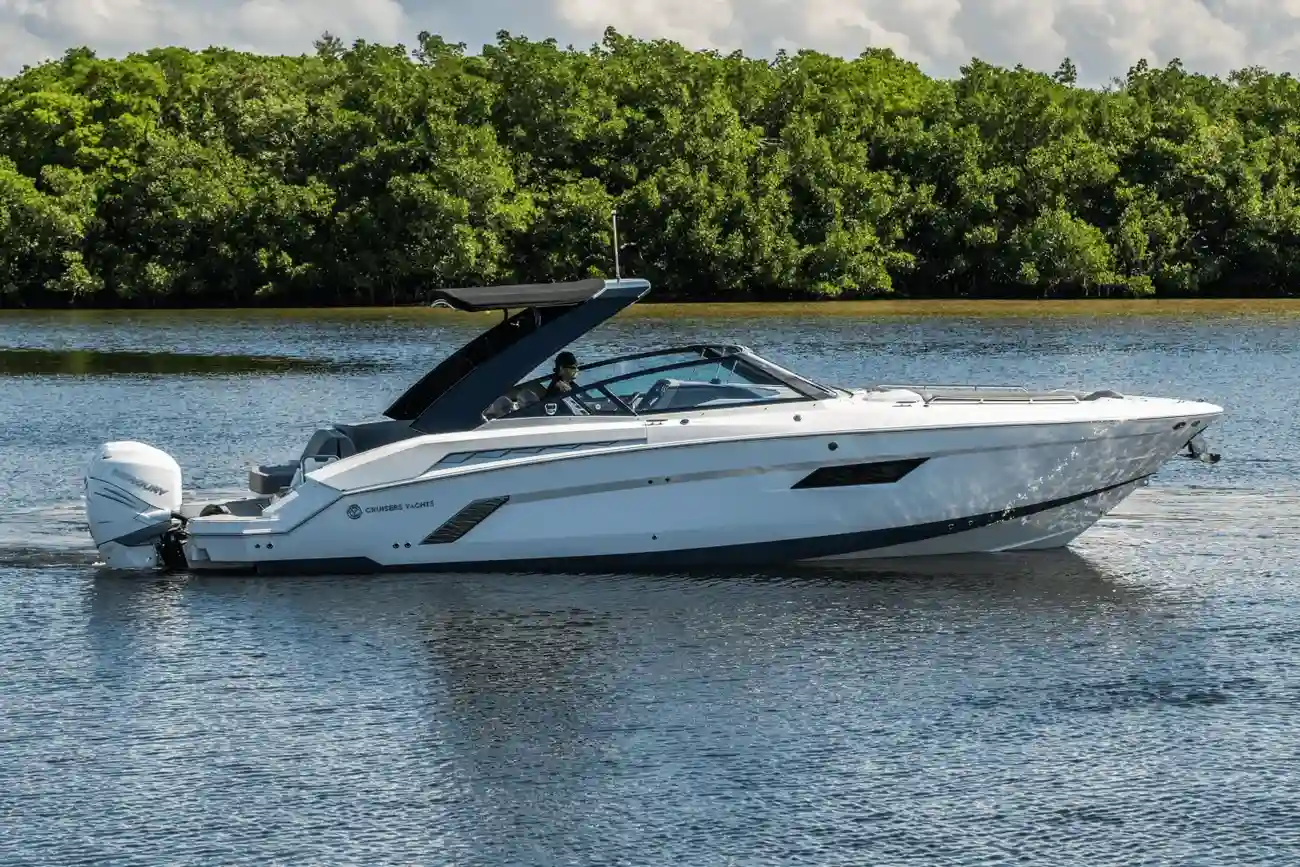 Cruisers Yachts 338 OB