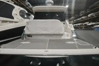 Thumbnail von Regal Commodore 360