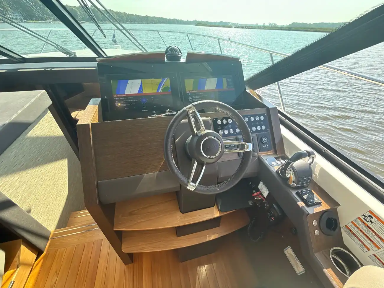 Thumbnail von Tiara Yachts 53 Coupe