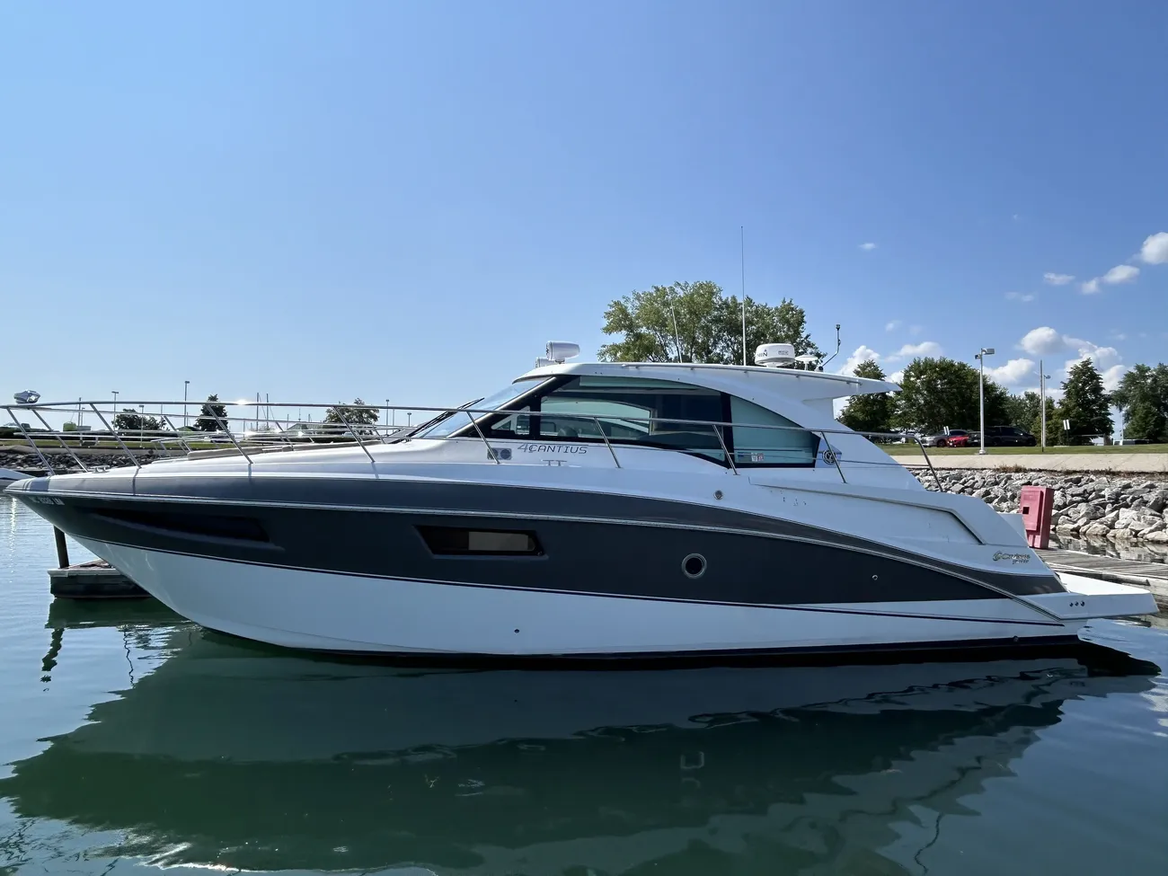 Cruisers Yachts 41 Cantius