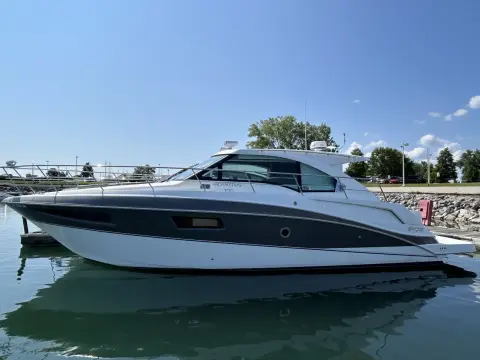 Cruisers Yachts 41 Cantius