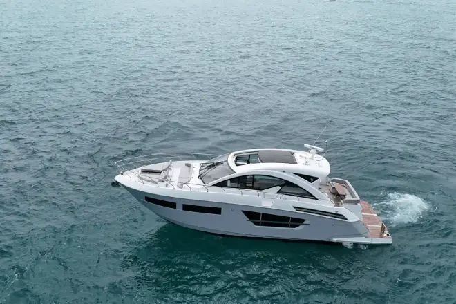 Cruisers Yachts 60 Cantius