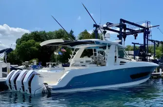 Thumbnail von Boston Whaler 420 Outrage