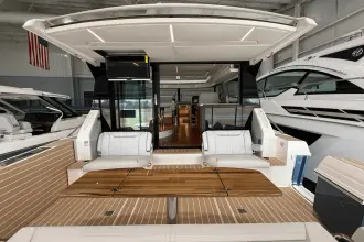 Thumbnail von Tiara Yachts 2870