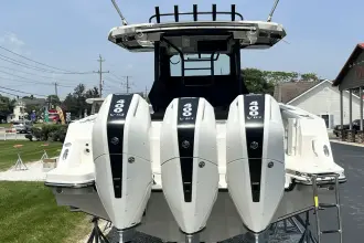 Thumbnail von Boston Whaler 360 Outrage