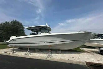 Thumbnail von Boston Whaler 360 Outrage