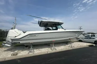 Thumbnail von Boston Whaler 360 Outrage