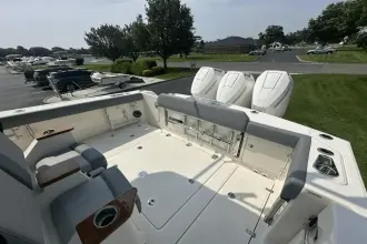 Thumbnail von Boston Whaler 360 Outrage
