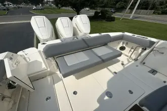Thumbnail von Boston Whaler 360 Outrage