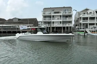 Thumbnail von Boston Whaler 360 Outrage