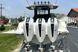 Thumbnail von Boston Whaler 360 Outrage