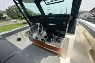 Thumbnail von Boston Whaler 360 Outrage