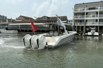 Thumbnail von Boston Whaler 360 Outrage