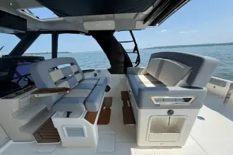 Thumbnail von Boston Whaler 380 Realm
