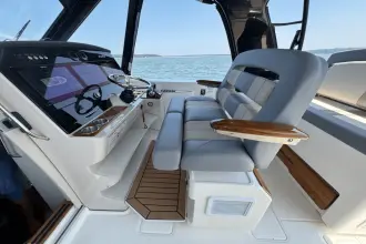 Thumbnail von Boston Whaler 380 Realm