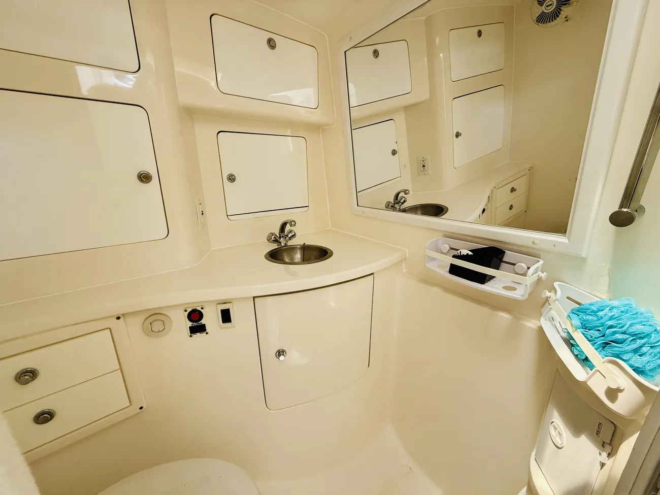 Thumbnail von Intrepid 377 WA